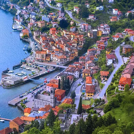 View Cori Daire Menaggio